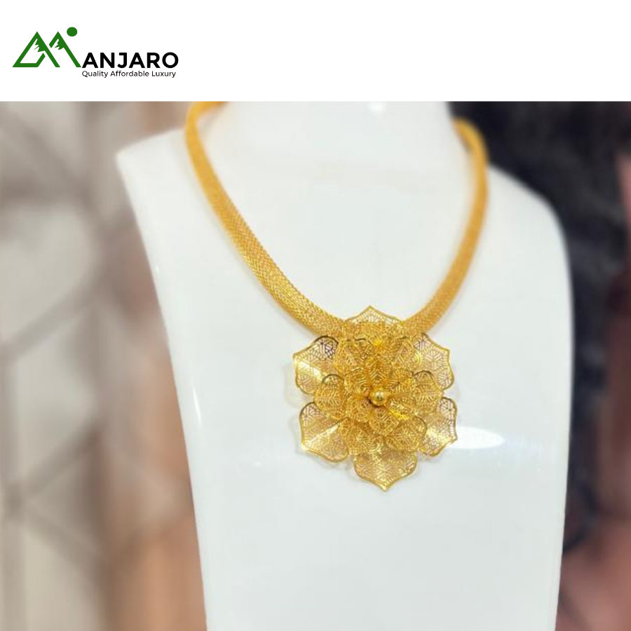 Elegant Gold Tone Filigree Flower Statement Necklace – Luxury Lace-Effect Pendant & Thick Mesh Chain